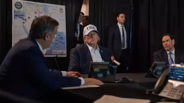 Trump mesaj mı verdi? Arkasındaki haritada Türkiye detayına dikkat