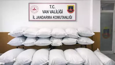 Başkale'de 1.7 Ton Kaçak Gıda Ele Geçirildi