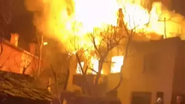 İnebolu'da Yangın: İki Katlı Ev Kül Oldu