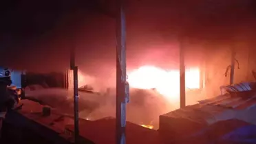 Antakya'da iş yeri alevlere teslim oldu