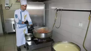 Öğrencilerden Tarım İşçilerine İftar Yardımı