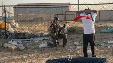 ABD askerinin itibarı yerlerde! Elinde sopayla karşılayıp diz çöktürdü