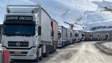 Türkiye-İran sınırında 2 kilometrelik tır kuyruğu