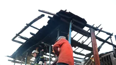 Antalya'da Yangın: Ev Kullanılamaz Hale Geldi