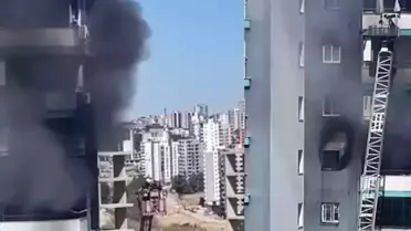 Apartmanda çıkan yangında mahsur kalan baba ve bebeğini inşaat işçisi genç kurtardı