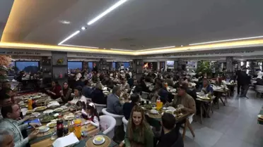 Başkan Özel, muhtarlarla iftarda bir araya geldi