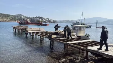 Bodrum'da Kaçak İskeleler Yıkıldı