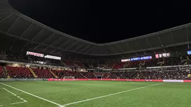 Gaziantep FK-Fenerbahçe mücadelesi ışıklandırmadaki arıza nedeniyle 1 saat gecikmeli başladı