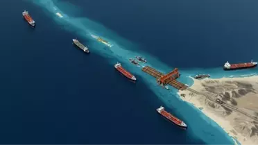 İran'dan Hürmüz Boğazı'nda Petrol Tankerlerine Saldırı