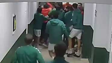 Maç öncesi ortalık karıştı: Futbolcular kramponlarla darbedildi