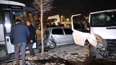 Alkollü Sürücü Park Halindeki Araçlara Çarptı