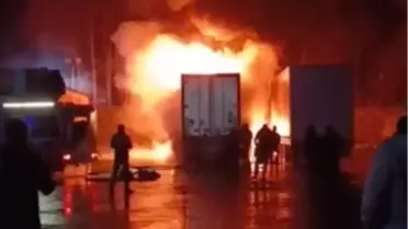 Hopa'da TIR Parkında Yangın