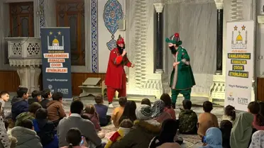 Gölcük'te çocuklar ramazan geleneklerini Karagöz ve Hacivat ile öğreniyor