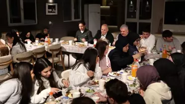 Kartepe'de gençler 'Bir Sofra Bir Hikaye' iftarında buluştu