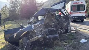 Otomobil Kazasında İki Kişi Hayatını Kaybetti