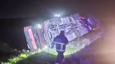 Mardin'de Tır Devrildi, Sürücü Yaralandı