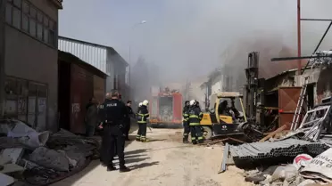 Eskişehir'de Mobilya Deposunda Yangın