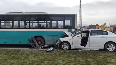 Kayseri'de Otomobilin Halk Otobüsüne Çarpması