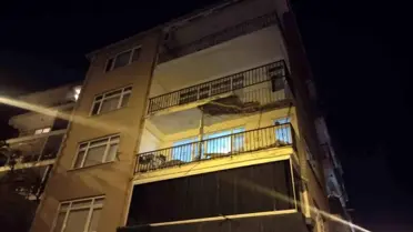 Üsküdar'da Bina Balkonunda Çökme