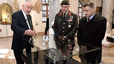 Atatürk'ün kullandığı koku ve kolonya şişeleri Misparta Koku Müzesi'nde sergileniyor