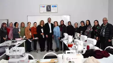 Beylikova'da kadınlar için bin çiçek dağıtıldı