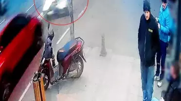 Çorlu'da Motosikletli Kurye Kaza Geçirdi