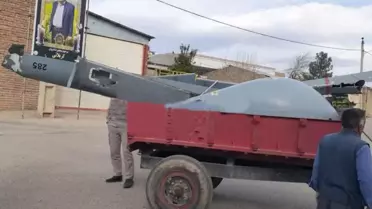 İran'da düşürülen İsrail İHA'sı traktörle sokak sokak taşınarak sergilendi