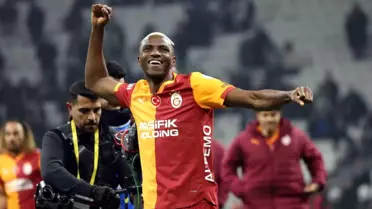 Osimhen, Derbi Sonrası Taraftarlarla Üçlü Çekti