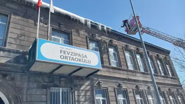 Kars'ta Buz Sarkıtlarına Müdahale