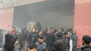 Şanlıurfa'da Depo Yangını: İş Yerleri Tahliye Edildi