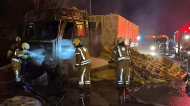 Tuzla'da Tır Yangını Trafiği Kilitledi