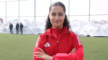 Muhtarlar, Yüksekovaspor Kadın Takımı'nı Ziyaret Etti