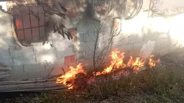 Antakya'da müstakil ev alevlere teslim oldu