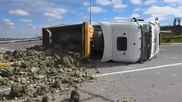 Kamyon Devrildi, Sürücü Kurtuldu