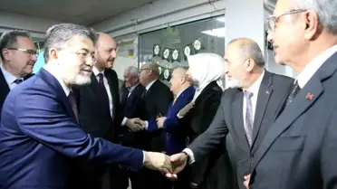 Bakan Yumaklı, huzurevindeki kadınların 8 Mart Dünya Kadınlar Günü'nü kutladı