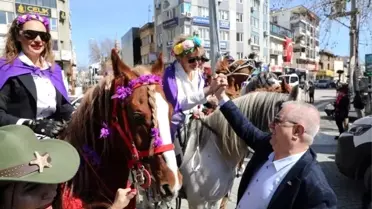 Edremit'te Kadınlar Günü'nde atlı kortej