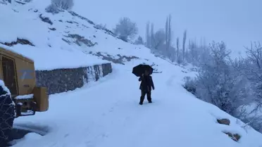 Sason'da Kar Yağışı 15 Köy Yolunu Kapatı