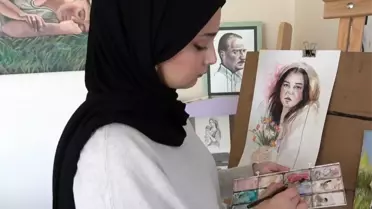 Savaşın İzlerini Tuvale Yansıtıyor