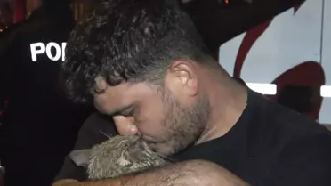 Kepez'de Yangın: Duman Kedi Kurtarıldı