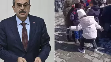 'Kabe'de hacılar' ilahisi ile dans eden öğrenci Bakan Tekin'e soruldu