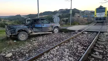 Mersin'de Tren Pikaba Çarptı