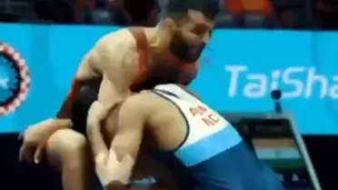 Azerbaycanlı milli güreşçi Hint rakibine 13 saniyede kabusu yaşattı