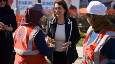 Belediye personellerine kadınlar günü sürprizi