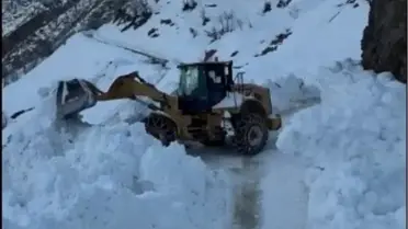 Bitlis'te Çığ Düşmesi: Köy Yolu Kapandı