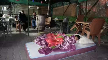 Denizli'de 5.1 büyüklüğündeki depremin ardından yaşanan artçılardan korkan vatandaşlar dışarıda sabahladı