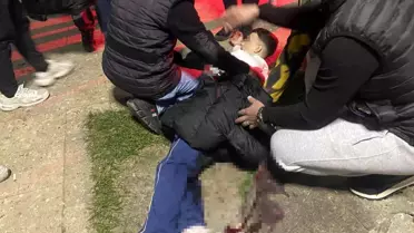 Yakınları sinir krizi geçirdi! 16 yaşındaki çocuk bıçaklandı