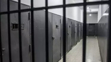 İsrail Hapishanelerine Eş Zamanlı Baskın