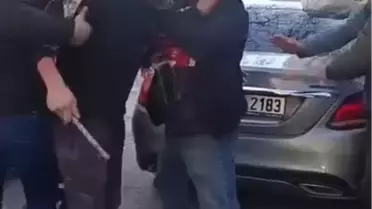 Kadıköy'de trafikte dehşet, kamyonet şoförüne demir çubukla saldırdılar