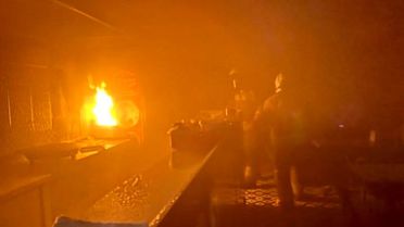 Antakya'da kızartma makinesinden çıkan yangında dönercide alevler yükseldi