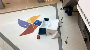 AVM'de esrarengiz ölüm! Zemin boşluğuna düştü, nedeni bilinmiyor